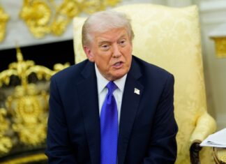 Trump acusa a los demócratas de «desviar la atención» con el caso Epstein y difundir bulos