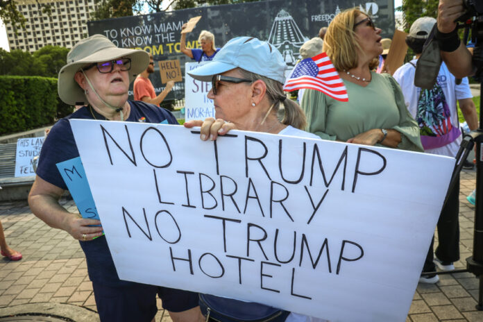 La demanda contra la biblioteca de Trump en Miami se definirá en agosto de 2026