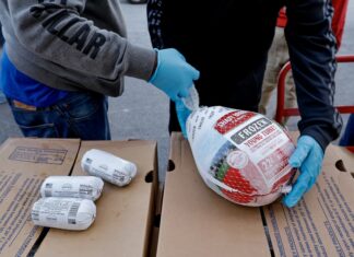 Las sillas vacías en la mesa de Acción de Gracias de familias inmigrantes en EE. UU. inmigrantes