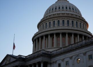 Sin aparente salida el Senado consigue la mayoría de votos necesarios para proceder a reabrir el Gobierno de EE. UU.