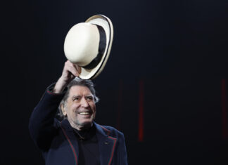 Sabina da un emocionado adiós en el «último concierto y el más importante» de su vida