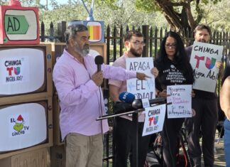 Activistas reclaman a Telemundo y Univision que cesen de emitir publicidad del ICE en EE. UU. ICE