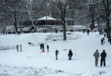 Miles de vuelos cancelados en todo EE.UU. por tormentas invernales en temporada Navideña