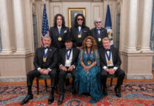 Trump presenta los premios del Centro Kennedy en reconocimiento a Stallone, Kiss y Gloria Gaynor