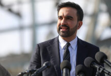 Mamdani informa a inmigrantes en NY sobre su derecho a no acatar órdenes del ICE Mamdani