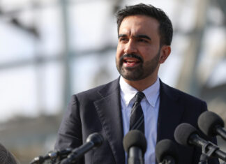 Mamdani informa a inmigrantes en NY sobre su derecho a no acatar órdenes del ICE Mamdani