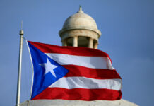 Gobernadora de Puerto Rico firma ley que, según críticos, restringirá acceso a información pública