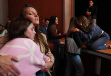 Influencers enseñan cristianismo en línea, y los jóvenes los escuchan Influencers