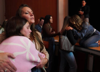 Influencers enseñan cristianismo en línea, y los jóvenes los escuchan Influencers