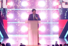 Chocan conservadores en conferencia de Turning Point USA sobre la dirección del movimiento MAGA