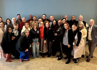 Clero hispano se reúne con Lozada para discutir iniciativa HOME