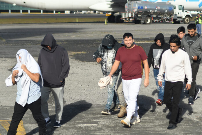 Deportación de guatemaltecos desde EEUU cae un 22 % en 2025, a pesar de medidas de Trump