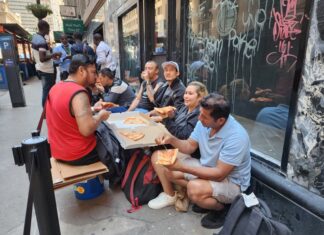 El 39 % de los latinos en EE. UU. se saltan comidas por falta de recursos, según un sondeo