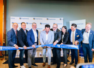 Emotiva presentación de Orlando Quevedo en Galería Esperanza