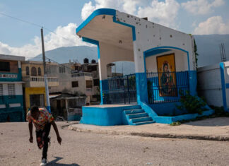 Enfrentamientos entre una coalición de pandillas dejan decenas de muertos en la capital de Haití