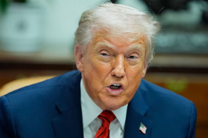 La-aprobación-a-la-gestión-económica-de-Trump-alcanza-su-punto-más-bajo,-según-encuesta-AP-NORC