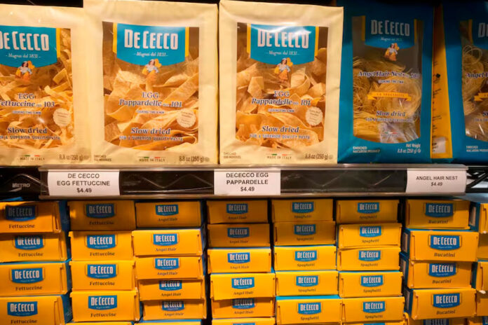 Los-aranceles-han-costado-US$1.200-por-hogar-en-EE.-UU.-desde-la-vuelta-de-Trump,-dicen-demócratas