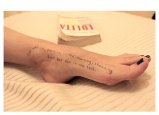 Los demócratas publican nuevas fotos del caso Epstein: Chomsky, pasaportes y mensajes