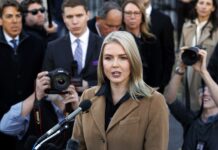 Madre del sobrino de la portavoz de la Casa Blanca podrá pelear su deportación en libertad