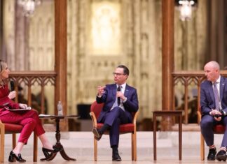 Gobernadores Shapiro y Cox se unen en la Catedral Nacional para condenar la violencia política y pedir unidad