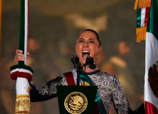 Los bordados de la presidenta de México, legado indígena alabado en el exterior