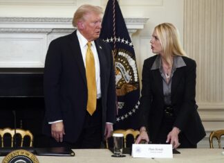 Sobreviviente de Epstein critica omisión de archivos y denuncia «secretismo»