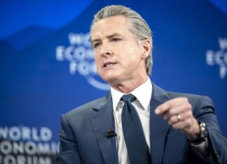 Davos, el trampolín del gobernador de California para plantar cara a Trump ante las élites Davos