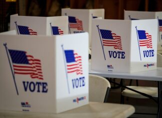 Jueza bloquea disposiciones adicionales de ciudadanía en orden ejecutiva de Trump sobre elecciones jueza