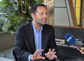 Bryan Calvo asume como el alcalde más joven de Hialeah, la ciudad más cubana de EE. UU.