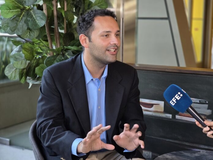 Bryan Calvo asume como el alcalde más joven de Hialeah, la ciudad más cubana de EEUU