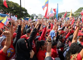 Chavistas y comunas marchan en Caracas por la libertad de Maduro y en respaldo a Rodríguez