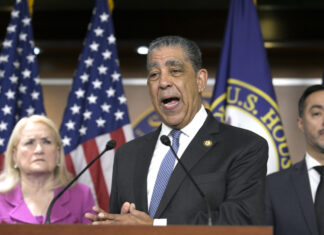 Congresistas denuncian que Trump vuelve a prohibir supervisar los centros de inmigrantes