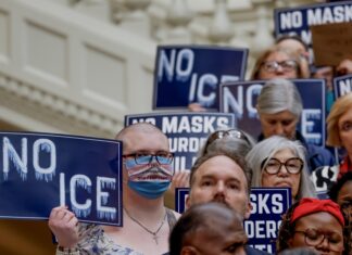 El 46 % de los estadounidenses apoya abolir ICE tras polémica en Minnesota, según encuesta