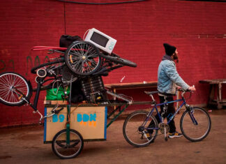 España otorgará estatus legal a miles de inmigrantes sin permiso de residencia