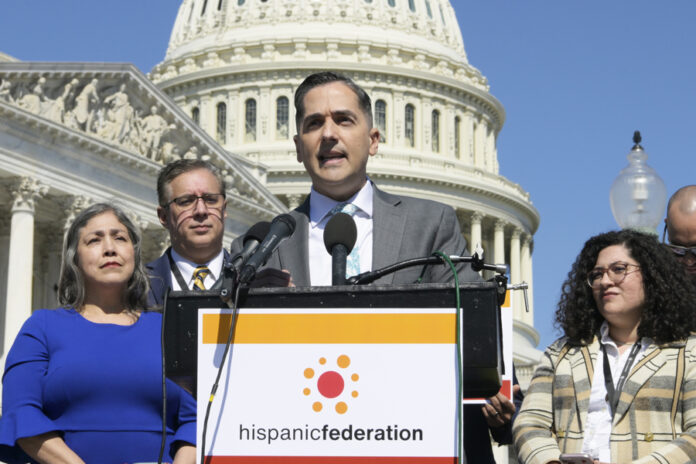 Federación Hispana condena cancelación de fondos para energía solar en P.Rico