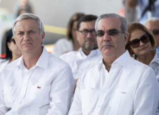 Kast recorre el muro que construye República Dominicana en la frontera con Haití