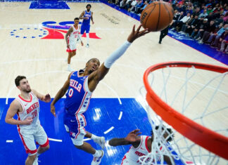 Maxey anota 36 puntos, Embiid logra triple-doble y 76ers vencen a Rockets en tiempo extra