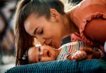 Nacer en tiempos de persecución: la experiencia de madres inmigrantes bajo la nueva Ley OBBB