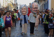 Una lluvia de confeti da comienzo a las Fiestas de la Calle San Sebastián en Puerto Rico