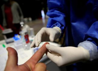 Una gota de sangre de la yema del dedo podría servir para detectar el alzhéimer sangre