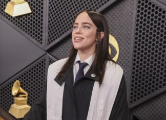Billie Eilish gana el Grammy a mejor canción con WILDFLOWER y lanza un mensaje contra ICE Billie Eilish
