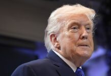 Trump dice que subirá el nuevo arancel global a un 15 % Trump