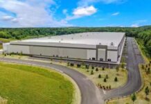 Ciudades de EE. UU. repudian millonario plan de adaptar almacenes en centros migratorios almacenes