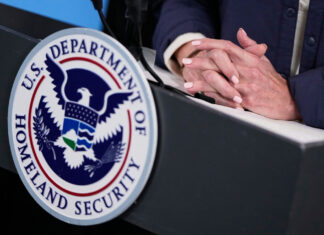 Corte de apelaciones confirma política de Trump de encarcelar a inmigrantes sin fianza