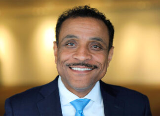 Fuerte oposición latina ante la propuesta de cerrar 20 escuelas