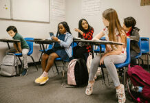 Las escuelas necesitan ayuda en la batalla por la atención de los estudiantes