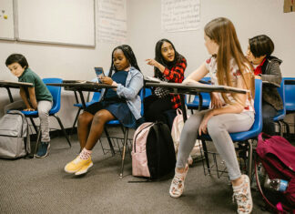 Las escuelas necesitan ayuda en la batalla por la atención de los estudiantes