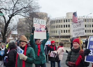 Grupos comunitarios realizan vigilia en Filadelfia en demanda de apoyo a los derechos de los inmigrantes inmigrantes