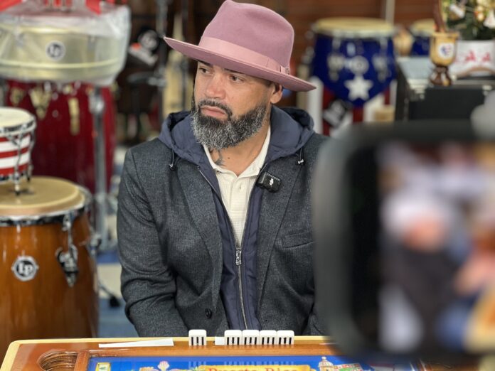 Locales_The_Domino_Dialogues_Podcast_Foto_1_-_HAYDEE