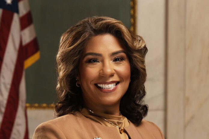 Quetcy-Lozada-promueve-audiencias-clave-sobre-impuestos,-vivienda-y-seguridad